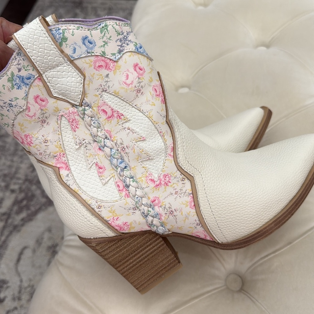 ALTAR’D state (MIA)  FLORAL BOOTS SIZE 6.5 Floral Cream  Boots - Picture 14 of 17